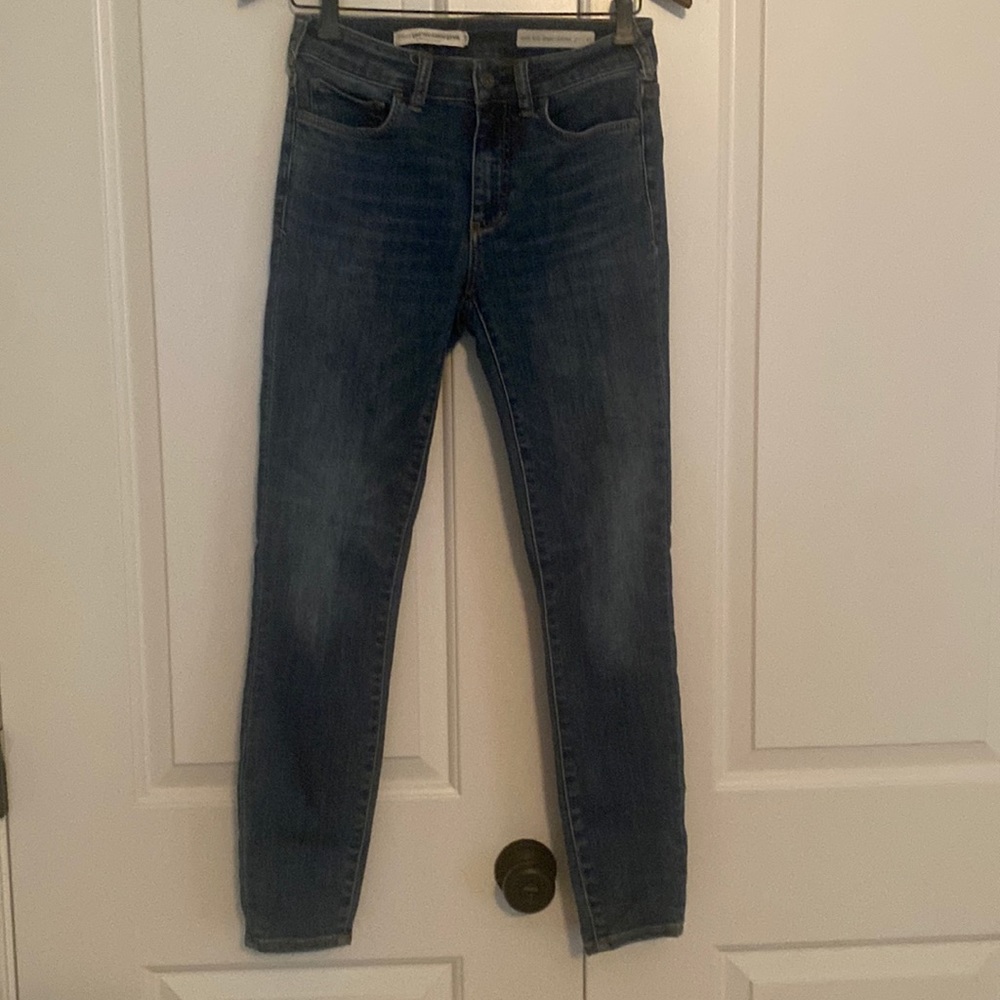 Pilcro and the Letterpress High Rise Denim Legging. Size 27.